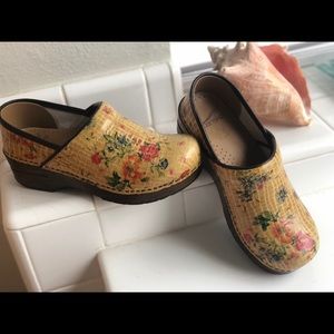 Rare Dansko Leather Floral Clogs 37